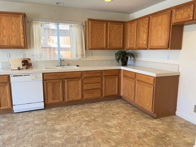 Foto del edificio - Nice 4 Bedroom Family Home for Rent in Gre...