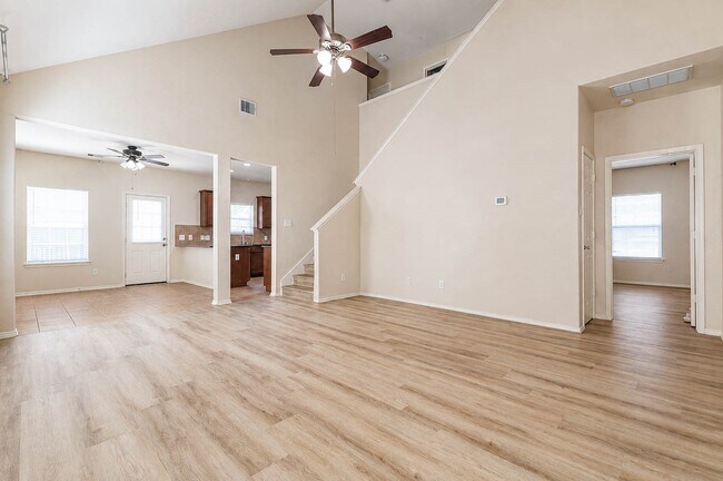 Building Photo - 10311 Whisper Bluff Dr
