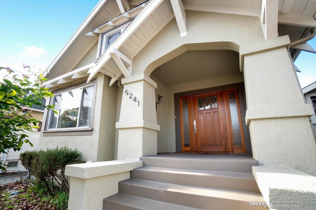 Foto principal - 5241 Manila Ave