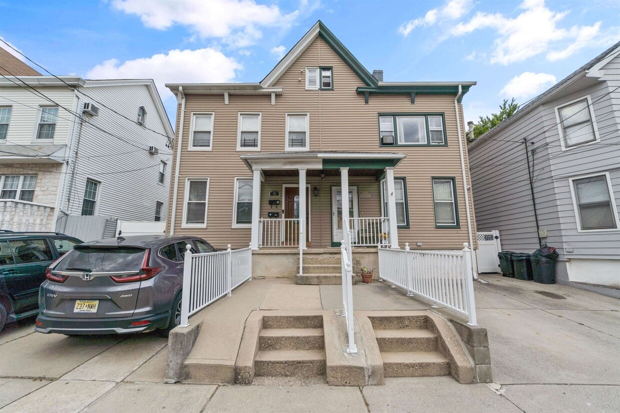 13 W 51st St Unit 1, Bayonne, NJ 07002 Condo for Rent in Bayonne, NJ