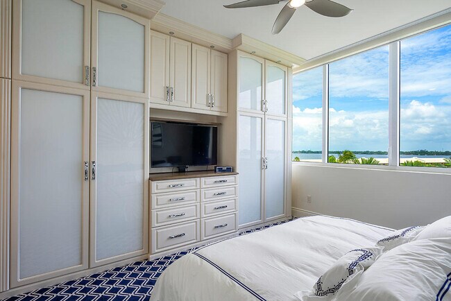 Building Photo - 3000 S Ocean Blvd