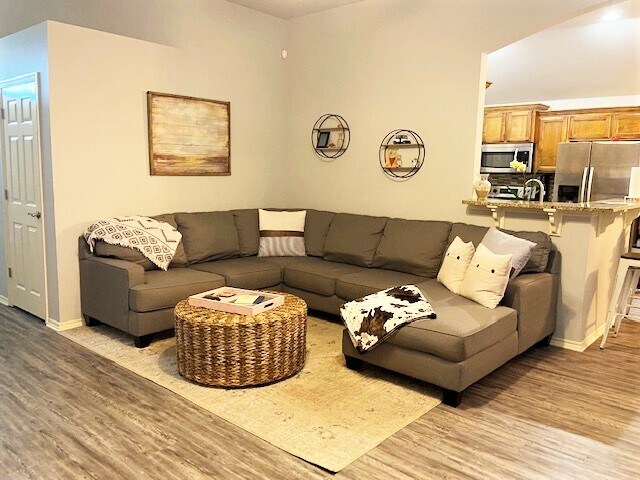 Foto del edificio - 2512 Black Oaks Cir