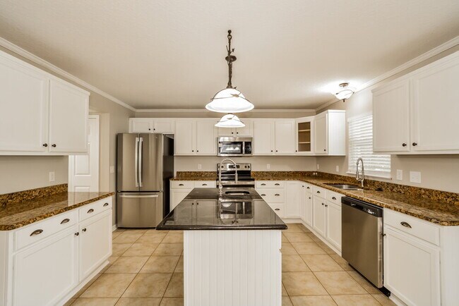 Building Photo - 685 Red Pepper Loop