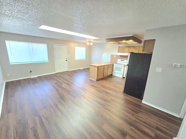 Photo - Large 2 Bedroom Apartment with Peak Views!