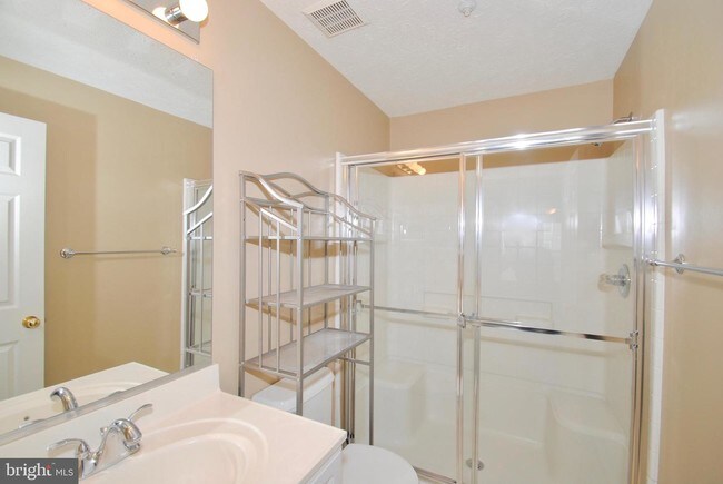 Foto del edificio - 2056 Quaker Way