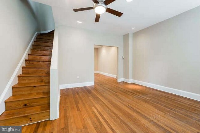 Sala de estar - 406 Delafield Pl NW