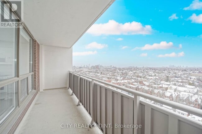 Building Photo - 666 Spadina Ave.