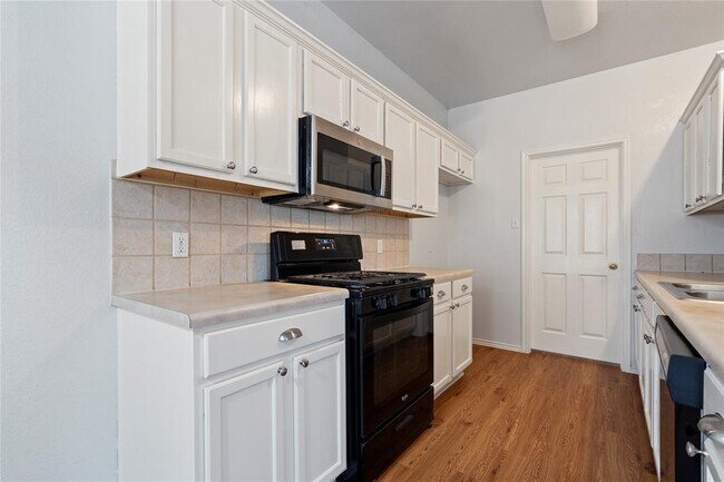 Foto del edificio - 3307 Blue Ridge Dr