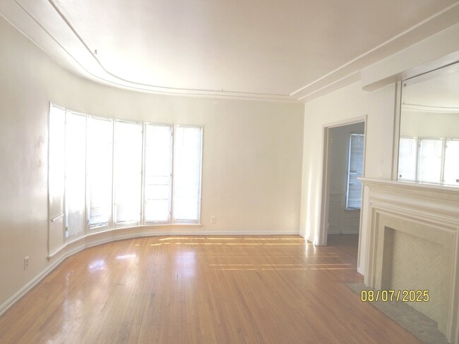 Building Photo - 5640 W 6th St