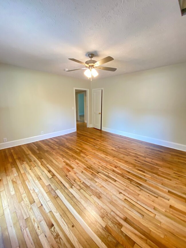 Foto del edificio - 1011 Lakeview Dr