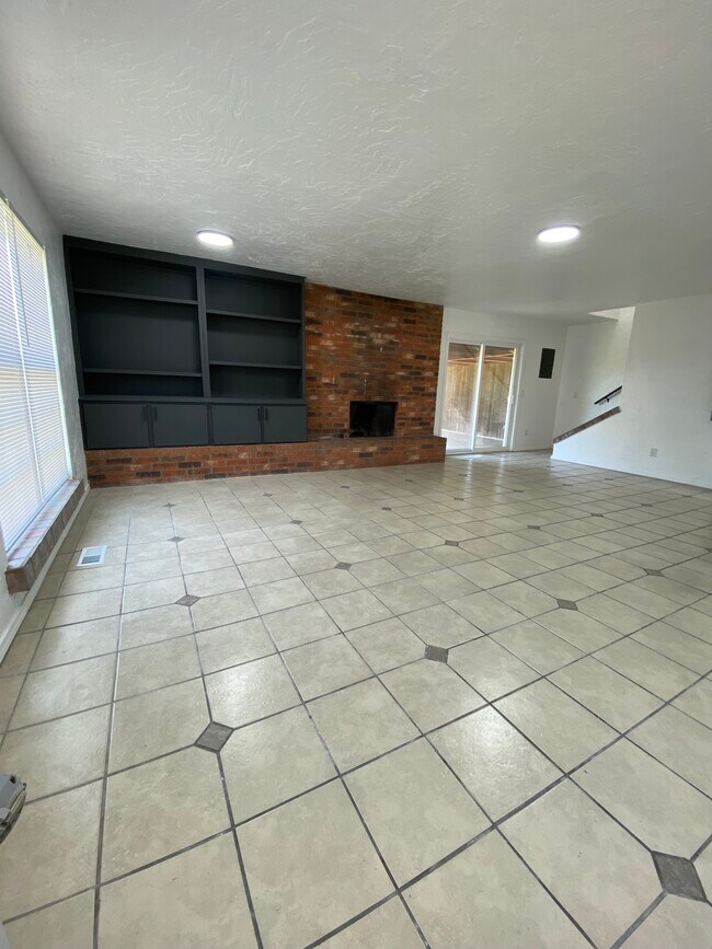 Foto del edificio - 530 Westwood Ct