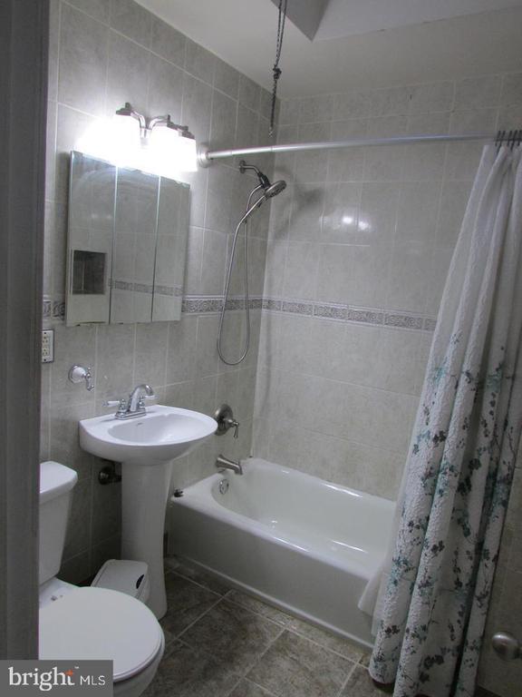 Foto del edificio - 1345 Ascot Pl