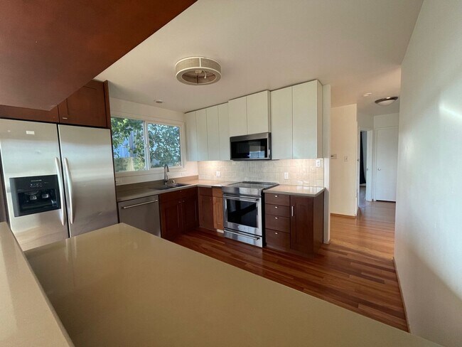 Foto del edificio - Modern and Large Single Family 4 Bedroom /...