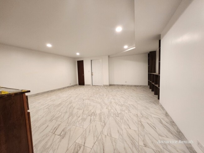 Building Photo - 207 N Parkside Ave