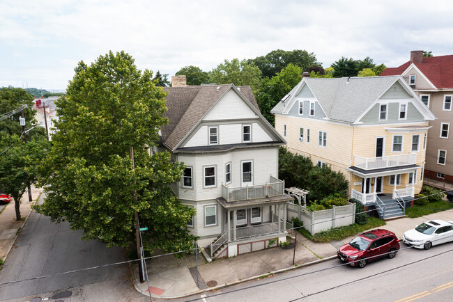 Building Photo - 19 Pitman St