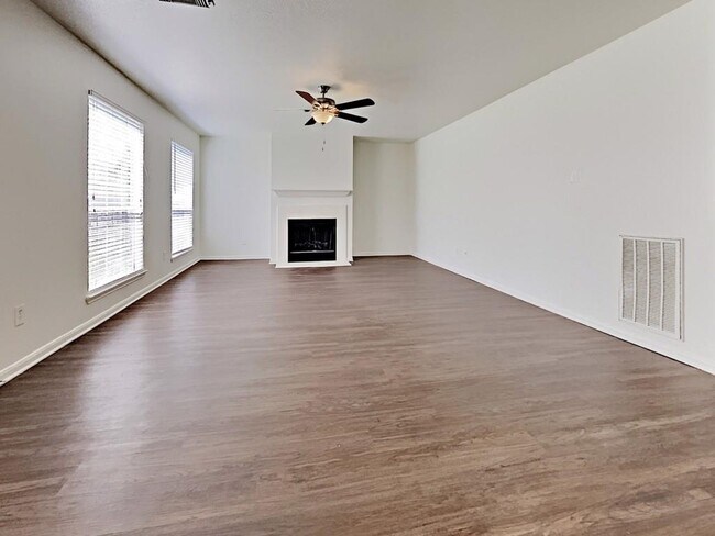 Building Photo - 28903 Stone Fox Dr