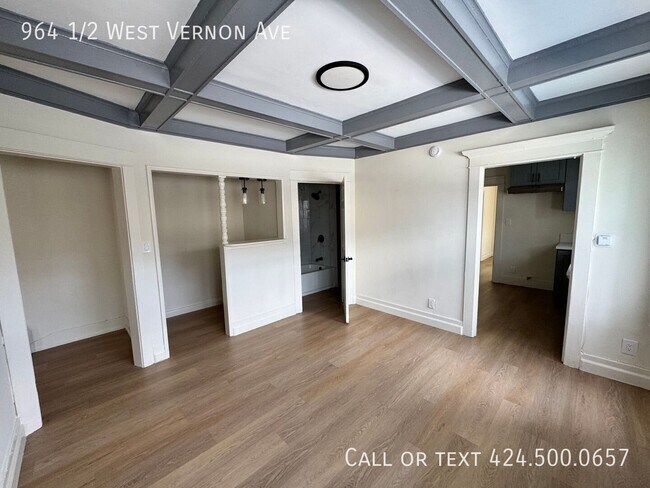 Foto del edificio - 964 1/2 West Vernon Ave-