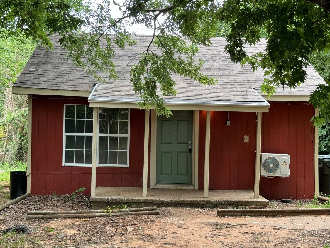 Primary Photo - 2 Bed 1 Bath Newly Remodeled Home in Midwe...