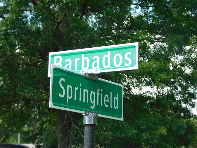 Foto del edificio - 26150 Barbados Rd