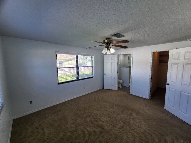 Foto del edificio - 105 Desoto Dr