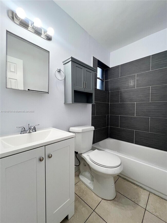 Foto del edificio - 5990 NE 4th Ct