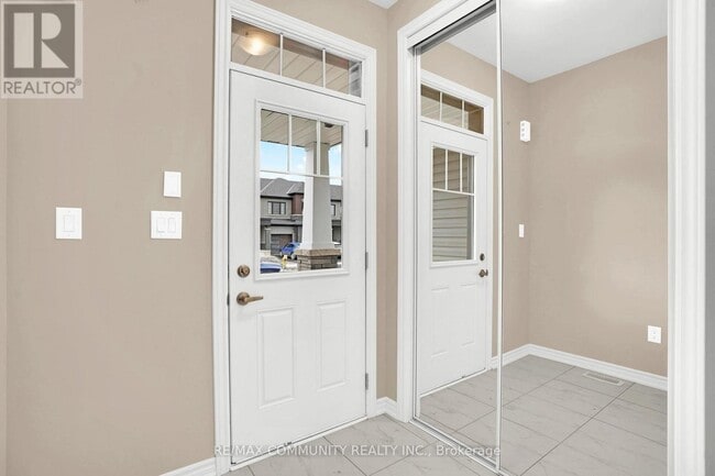 Building Photo - 42 Sun Hvn Ln