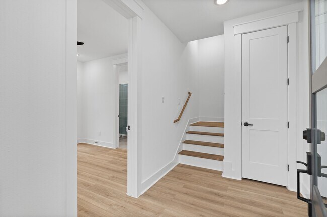 Foto del edificio - 717 Janisch Rd