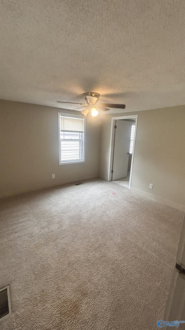 Foto del edificio - 1109 Humes Ave NE