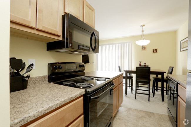 Hillside - Cocina - Woodcrest Apartment Homes