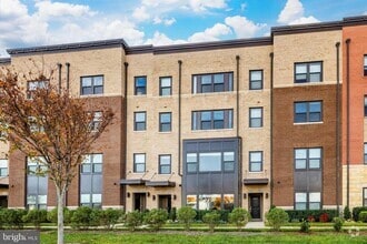 Building Photo - 44752 Tiverton Sq