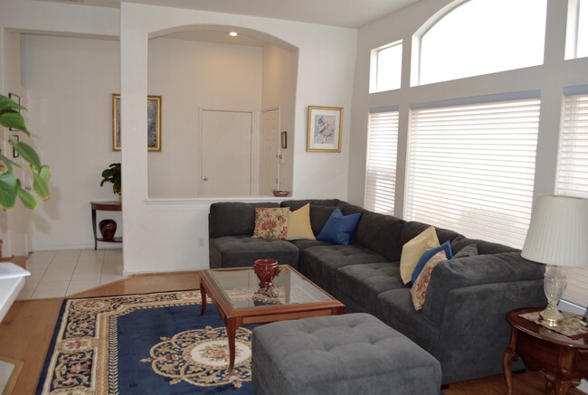 Foto del edificio - FURNISHED Mission Valley TOWNHOME! Enjoy S...