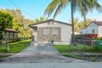 Building Photo - 4338 NW 24th Ave