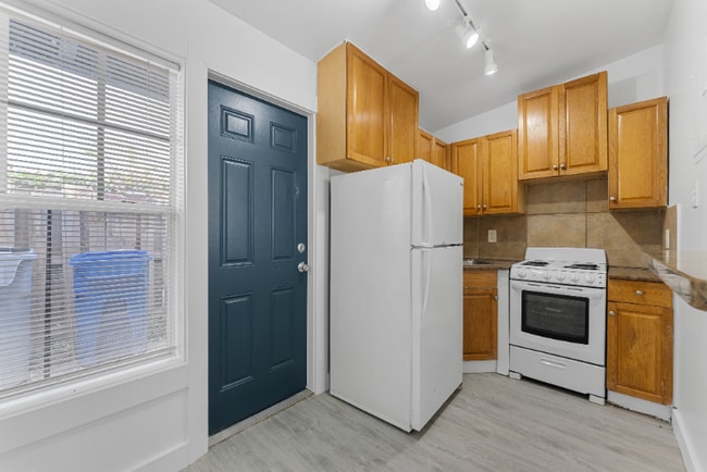 Building Photo - 1141 NE 23rd Terrace