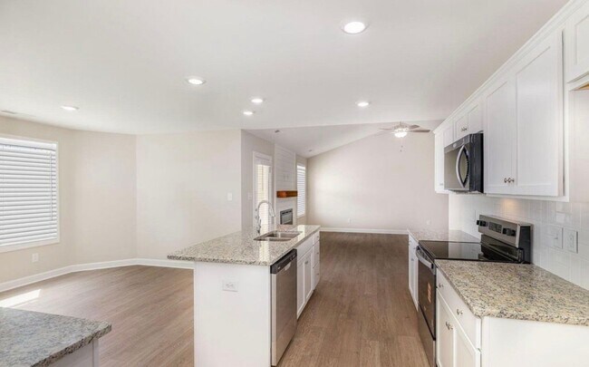 Foto del edificio - 210 Maxwell Farm Ln