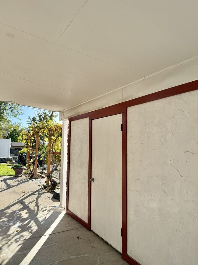 Foto del edificio - Charming 4-Bedroom Home in the Heart of Ce...