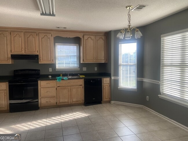 Building Photo - 105 Luster Ct