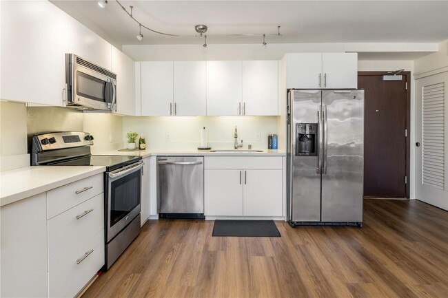 Building Photo - Symphony 1 bedroom