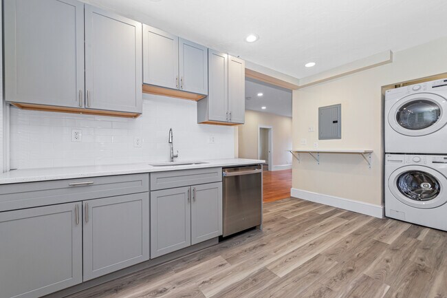 Building Photo - 40 Brackett St