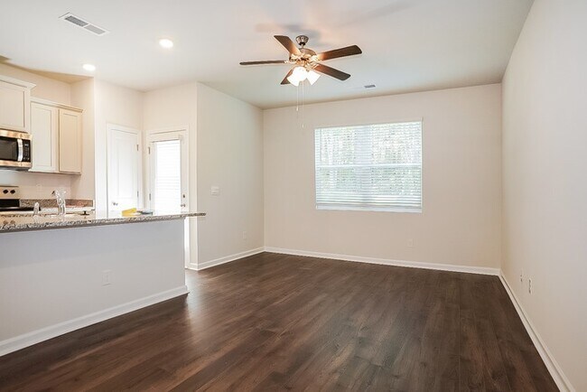 Building Photo - Gorgeous Townhome in Augusta with Attached...