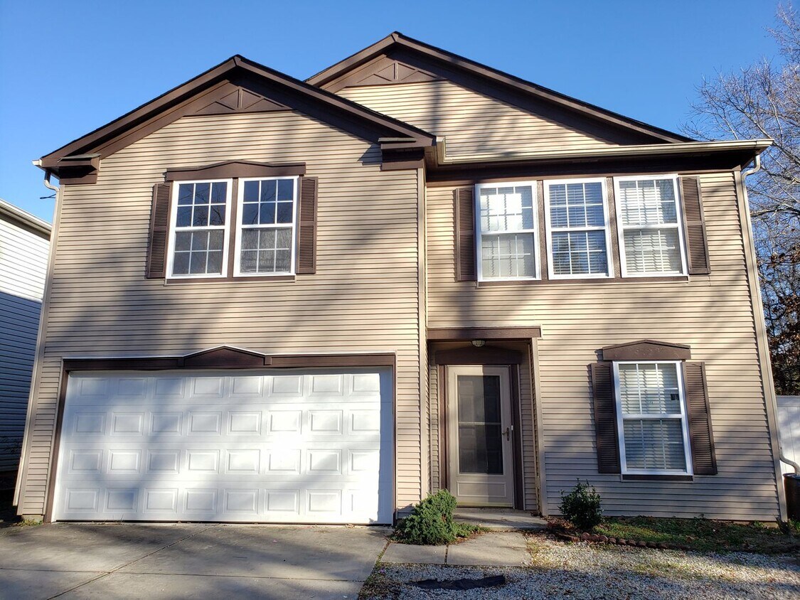 Foto principal - Must See 4 bedroom house!