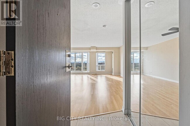 Photo du bâtiment - 399 South Park Rd