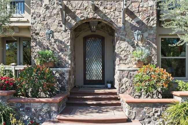 Foto del edificio - 1 Running Brook Dr