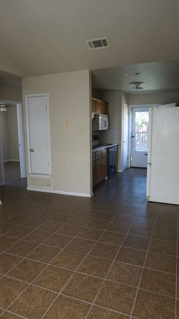 Foto del edificio - 310 W Washington Ave