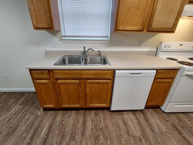 Foto del edificio - 15143 Deer Creek Dr