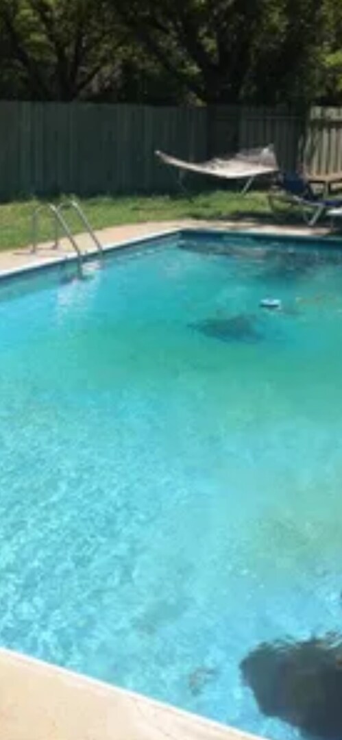 Building Photo - 4 BEDROOM 2BATH- With POOL-Corner Lot-Must...