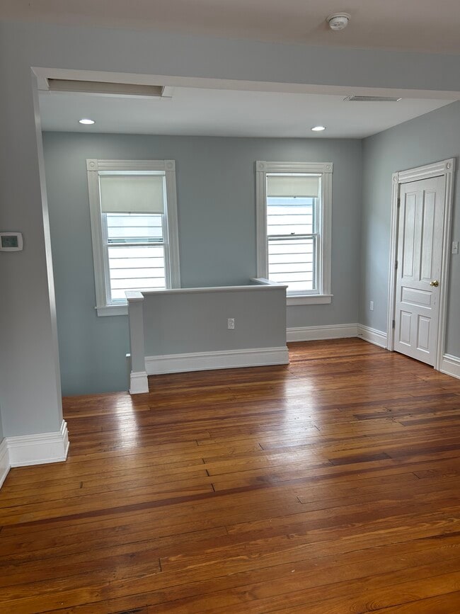Building Photo - 1103 Oakwood Ave