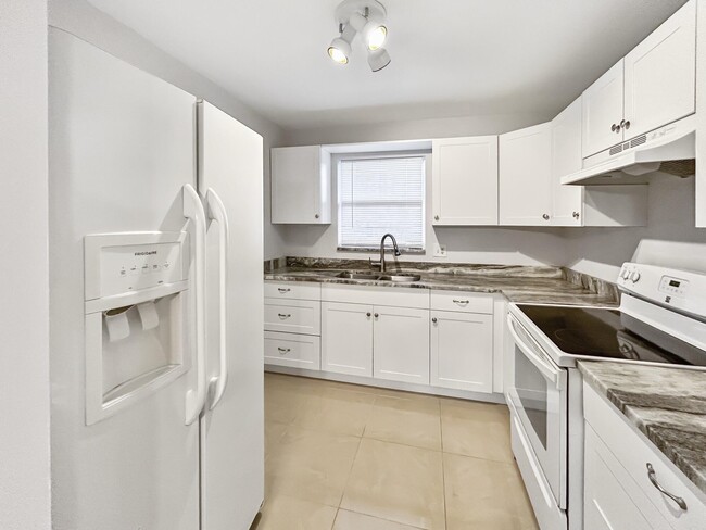 Foto del edificio - 4808 Cresthaven Blvd