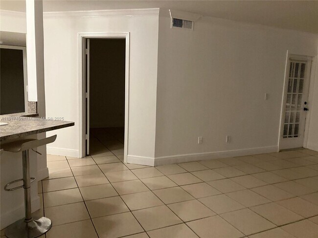 Foto del edificio - 4025 W McNab Rd