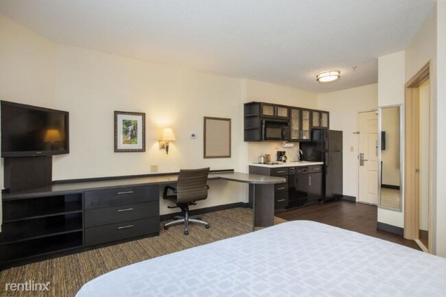 Building Photo - 1 br, 1 bath Condo - 11001 Oakmont St