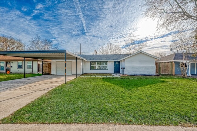 Building Photo - 1914 Lynnview Dr